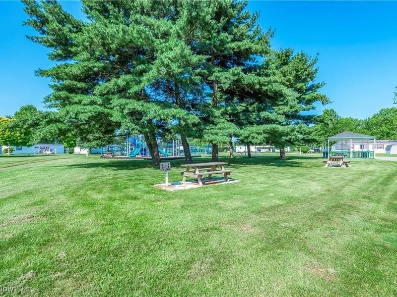 235 Chaucer, Elyria, OH 44035 Photo 9