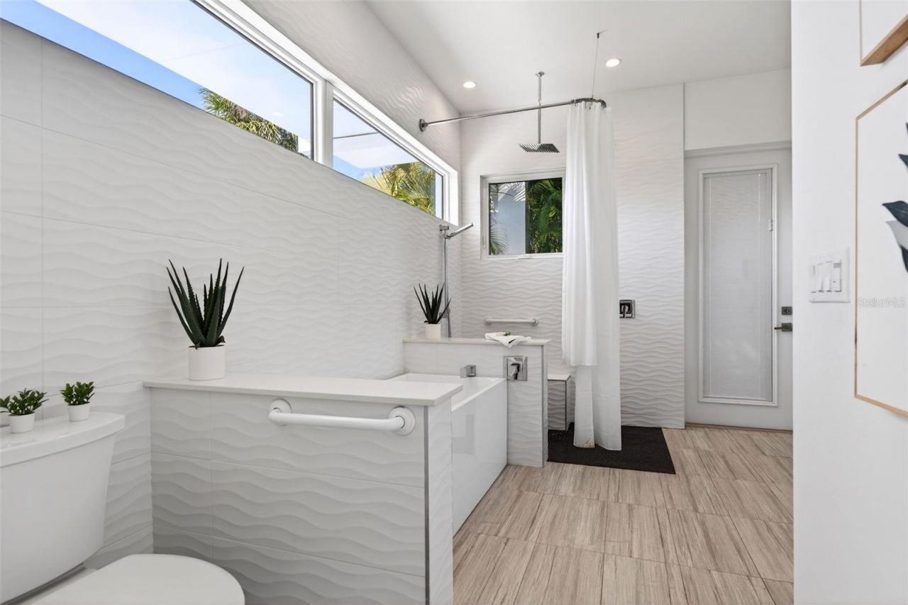 405 Edwards Drive, Sarasota, FL 34243 Photo