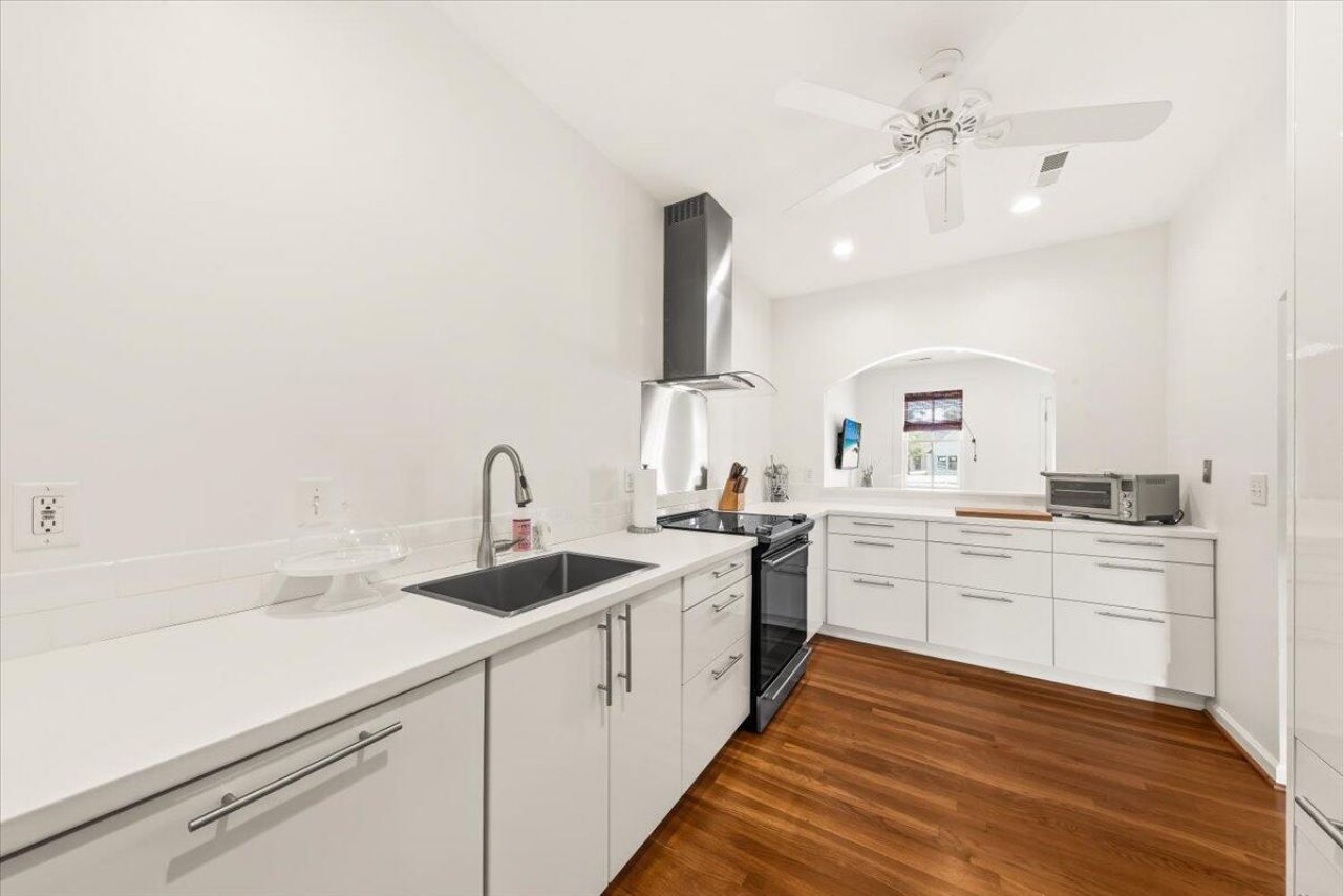 2668-a Ion Avenue Photo 10