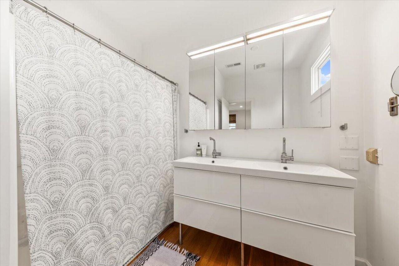 2668-a Ion Avenue Photo 22