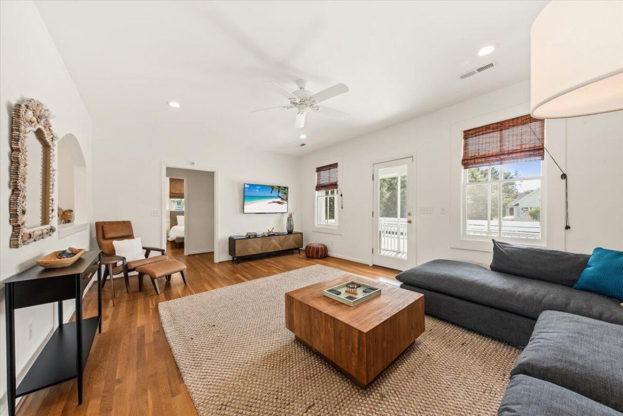 2668-a Ion Avenue Photo 6