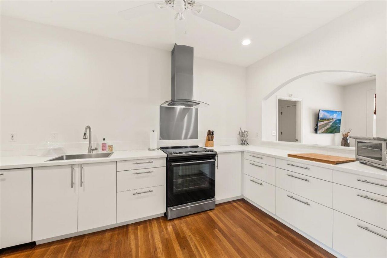 2668-a Ion Avenue Photo 8