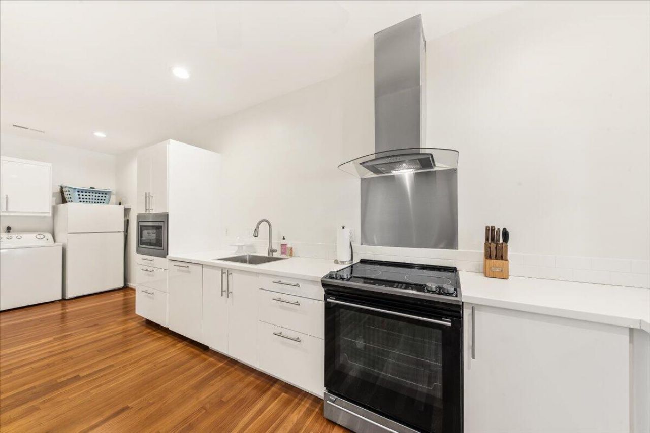 2668-a Ion Avenue Photo 9