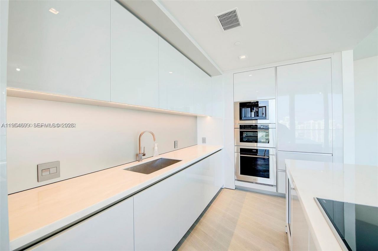 18975 Collins Ave, Unit 2205, Sunny Isles Beach, FL 33160 Photo