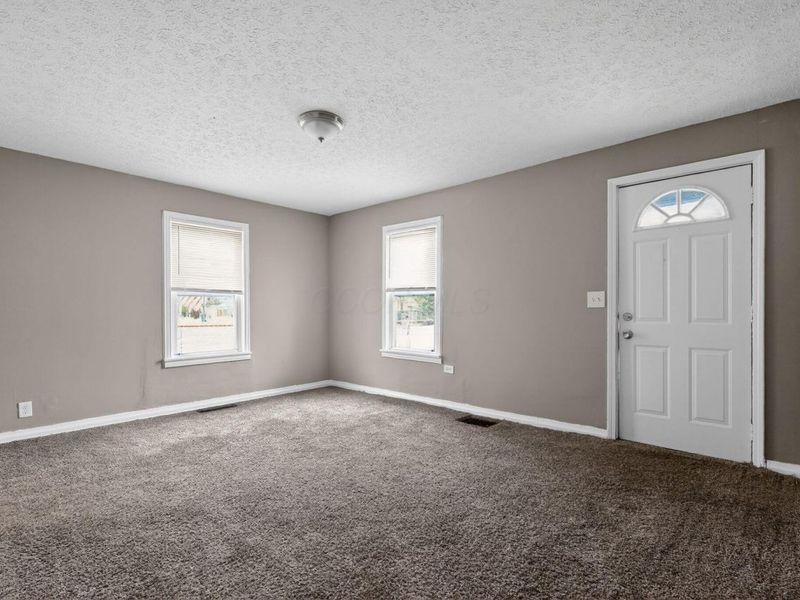 911 Clarendon Avenue, Columbus, OH 43223 Photo 9