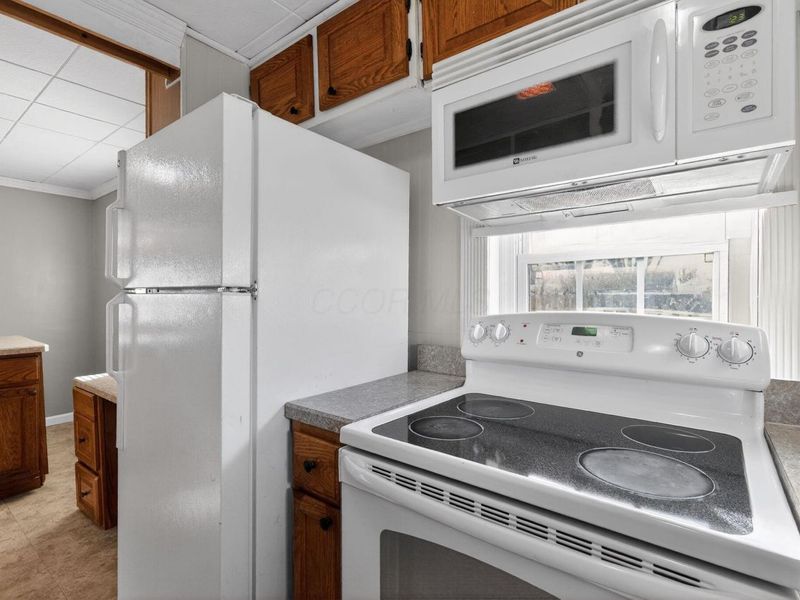 381 Pasadena Avenue, Columbus, OH 43228 Photo 14