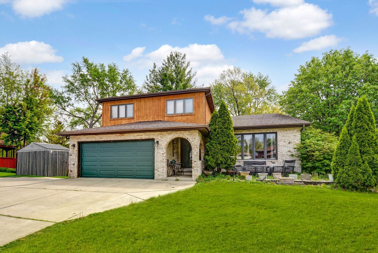 6732 W 113th Place, Worth, IL 60482 Main Photo