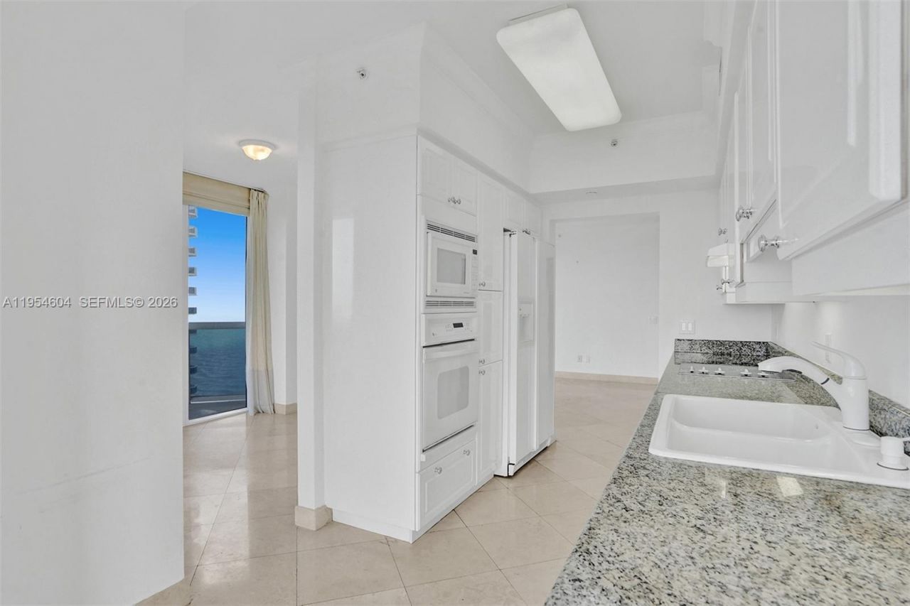 4775 Collins Ave , Unit 3007, Miami Beach, FL 33140 Photo