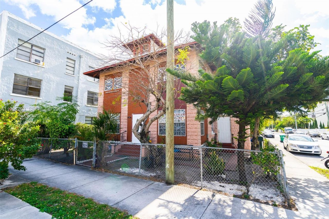 676 SW 1st St, Miami, FL 33130 Photo