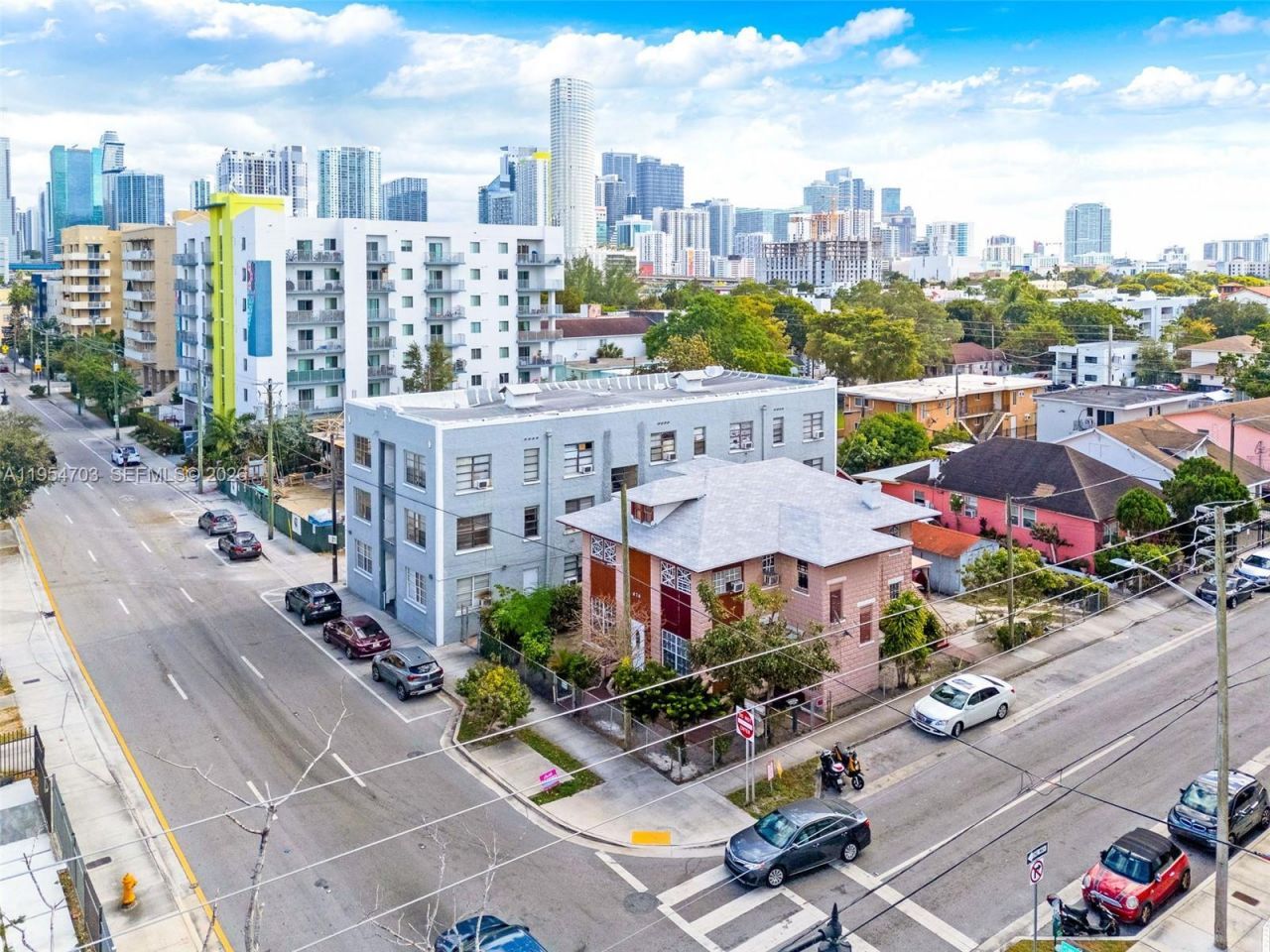 676 SW 1st St, Miami, FL 33130 Photo