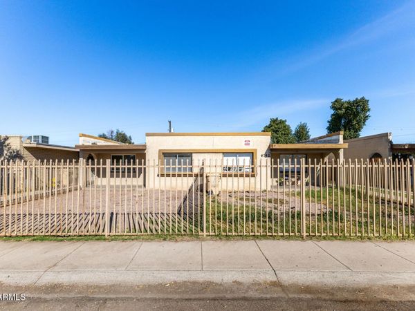 6742 W PALMAIRE Avenue, Glendale, AZ 85303