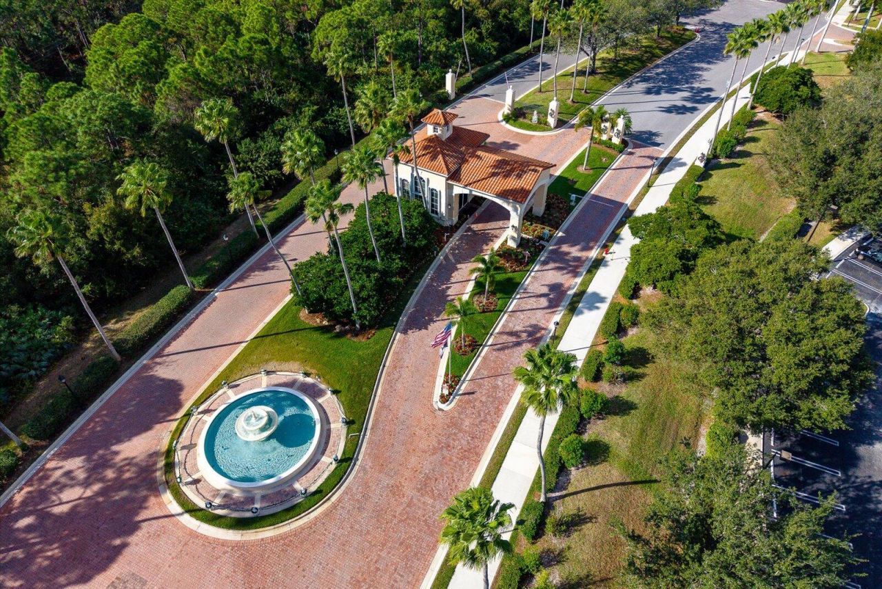 486 Blue Lake Drive, Port Saint Lucie, FL 34986 Photo