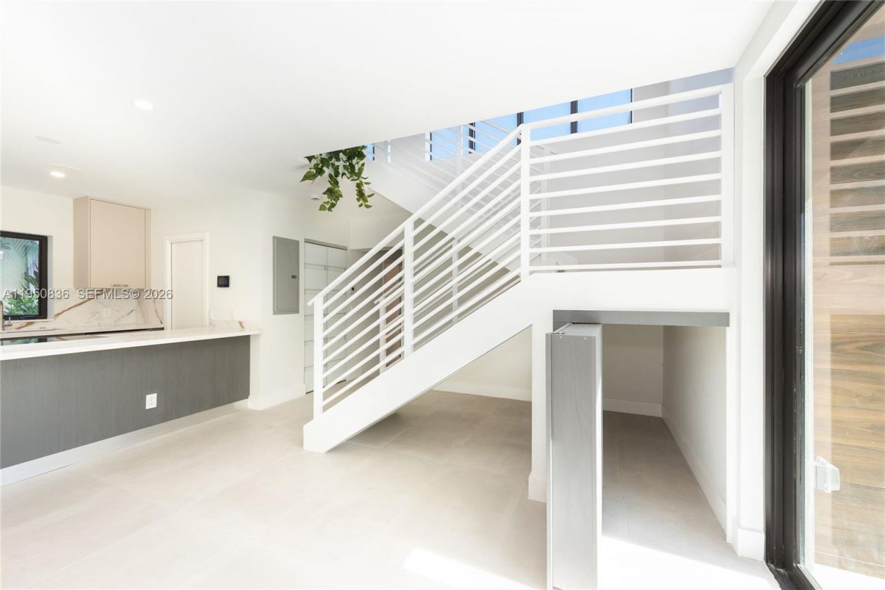 101 SW 25th Rd, Miami, FL 33129 Photo