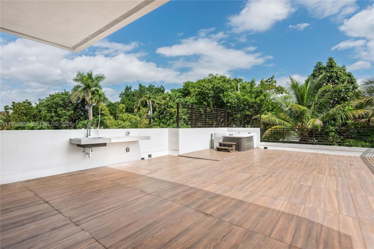 101 SW 25th Rd, Miami, FL 33129 Photo