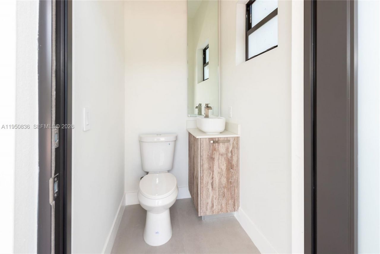 101 SW 25th Rd, Miami, FL 33129 Photo