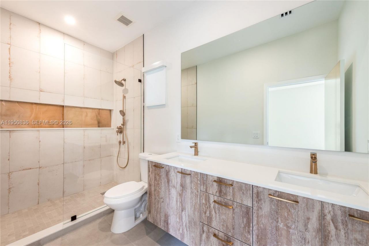 101 SW 25th Rd, Miami, FL 33129 Photo