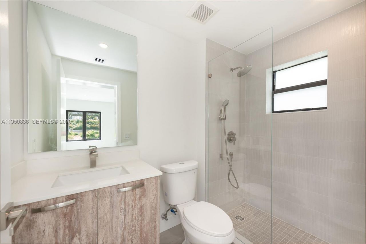 101 SW 25th Rd, Miami, FL 33129 Photo