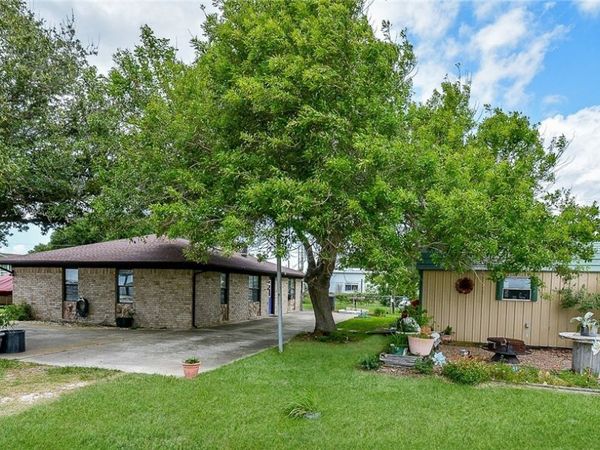 1495 W Bayshore Drive , Palacios, TX 77465