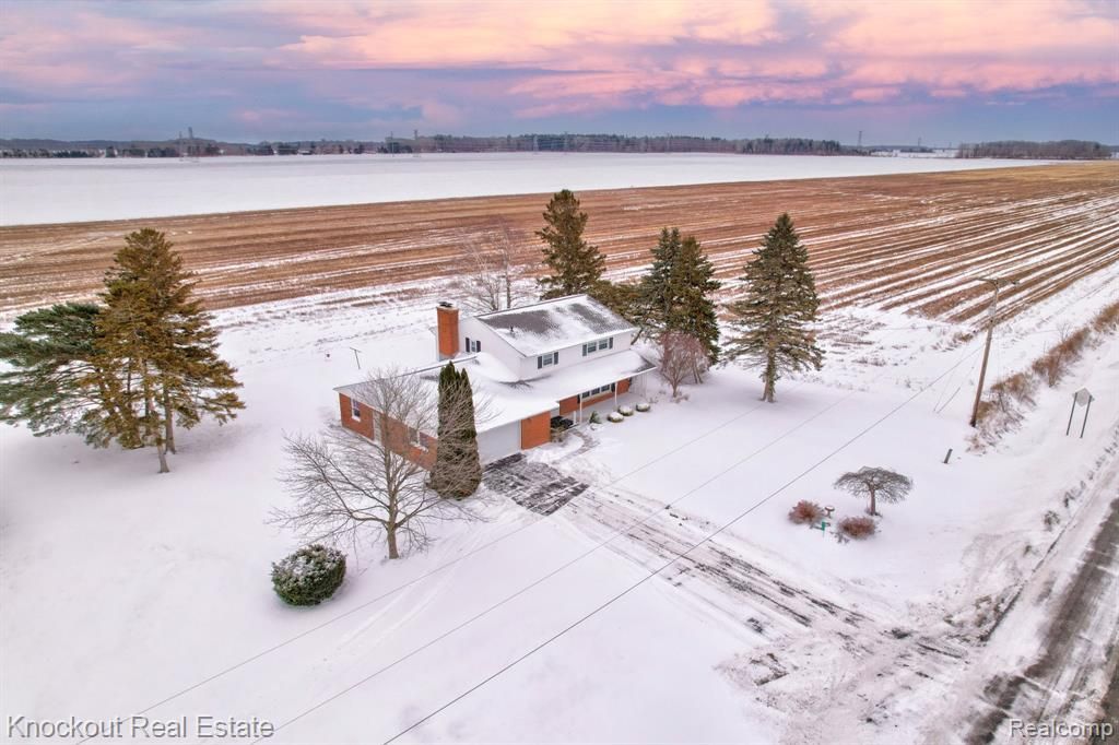 1105 S Mueller Road, Blumfield Township, MI 48601 Main Photo