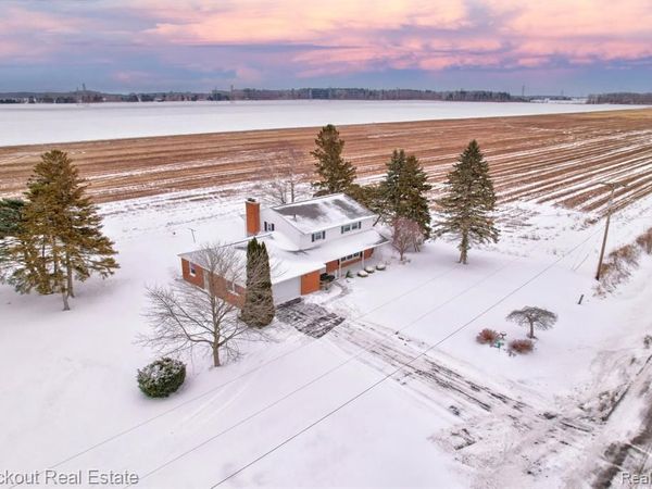 1105 S Mueller Road, Blumfield Twp, MI 48601