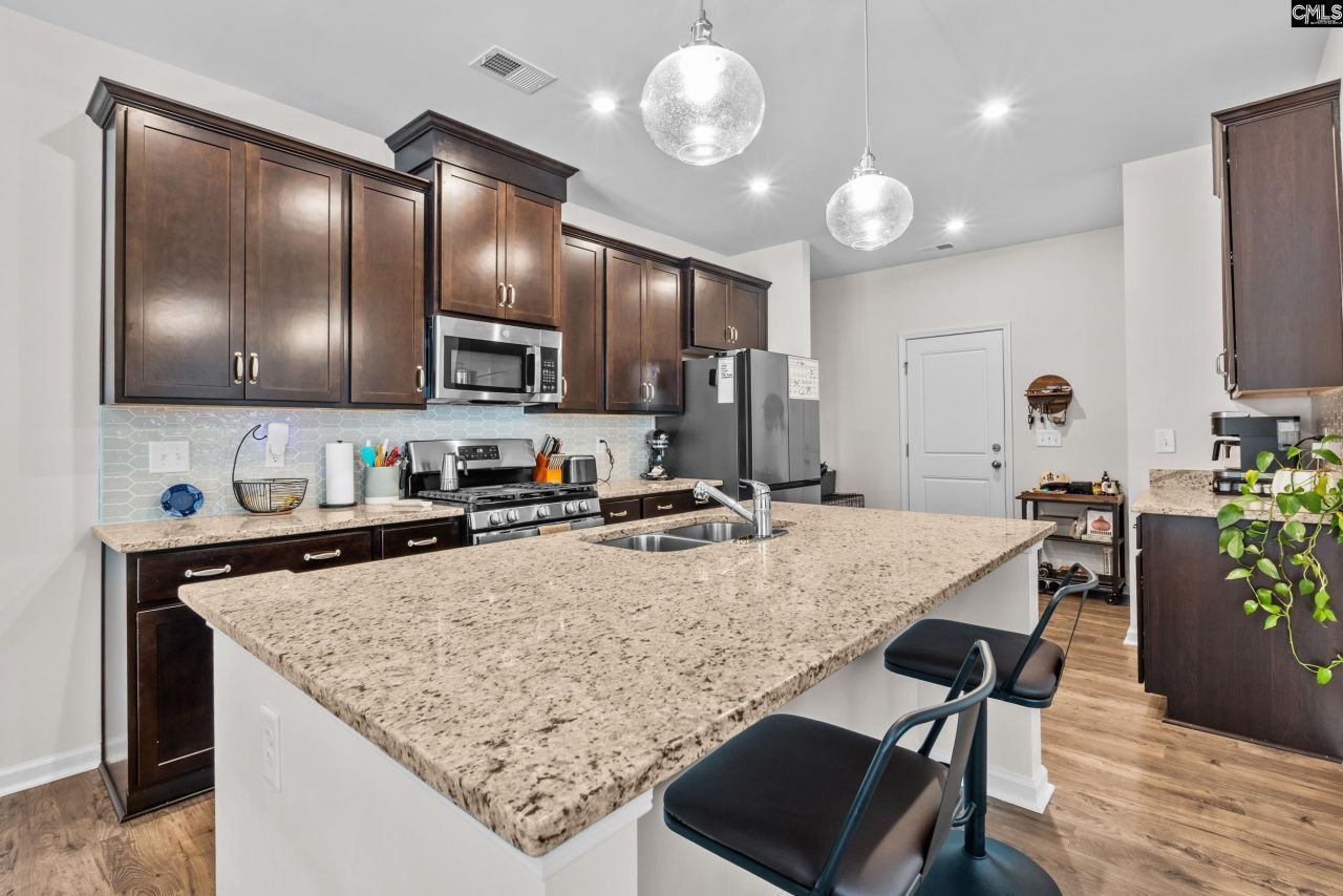 1145 Crescent Moon Loop Photo 10