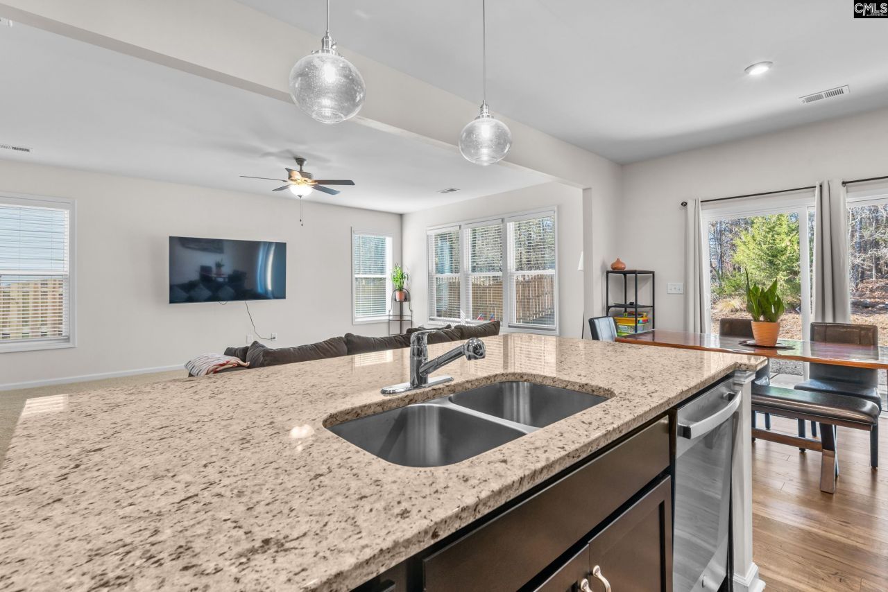 1145 Crescent Moon Loop Photo 11