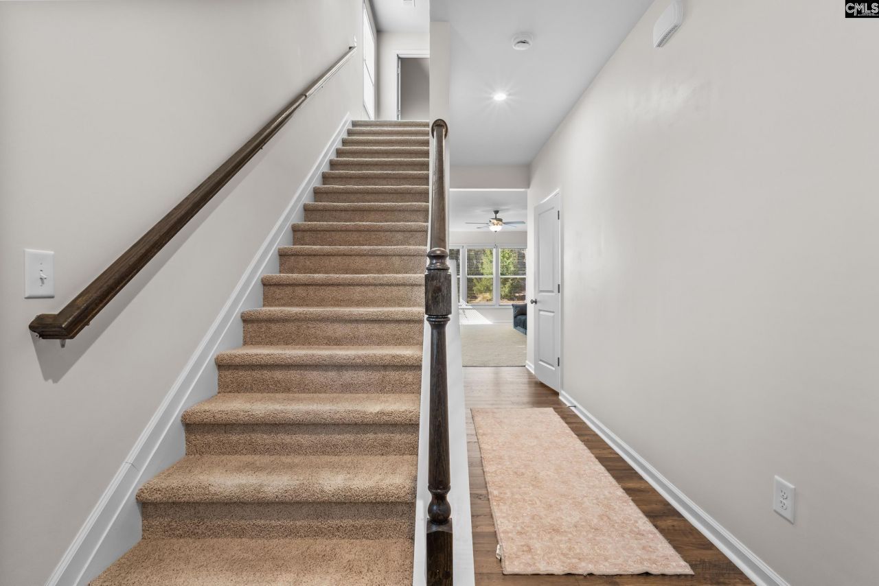 1145 Crescent Moon Loop Photo 4