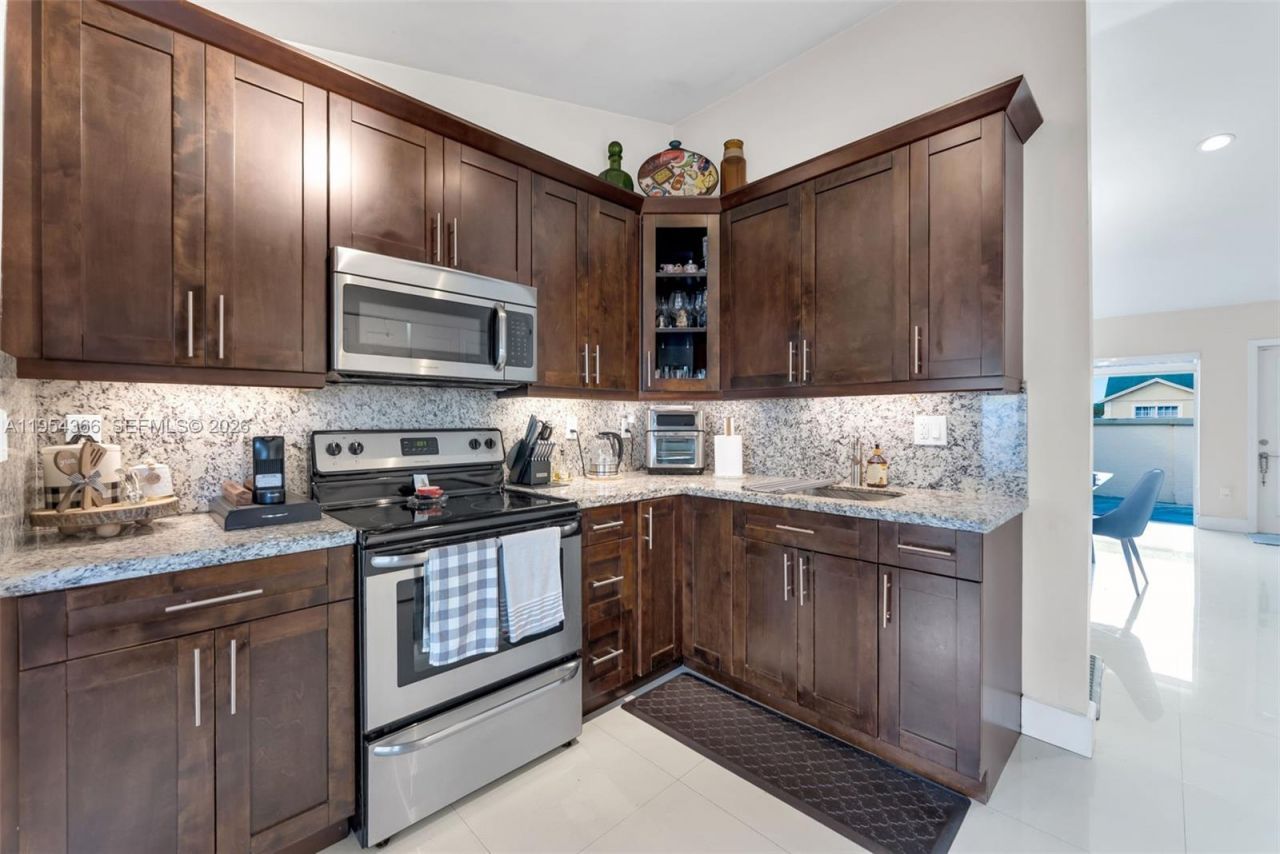 3246 NW 204th Ter , Miami Gardens, FL 33056 Photo