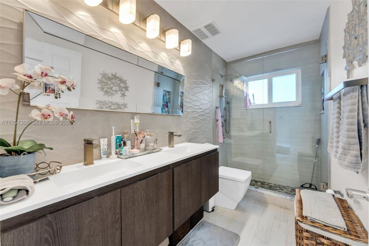 3246 NW 204th Ter , Miami Gardens, FL 33056 Photo