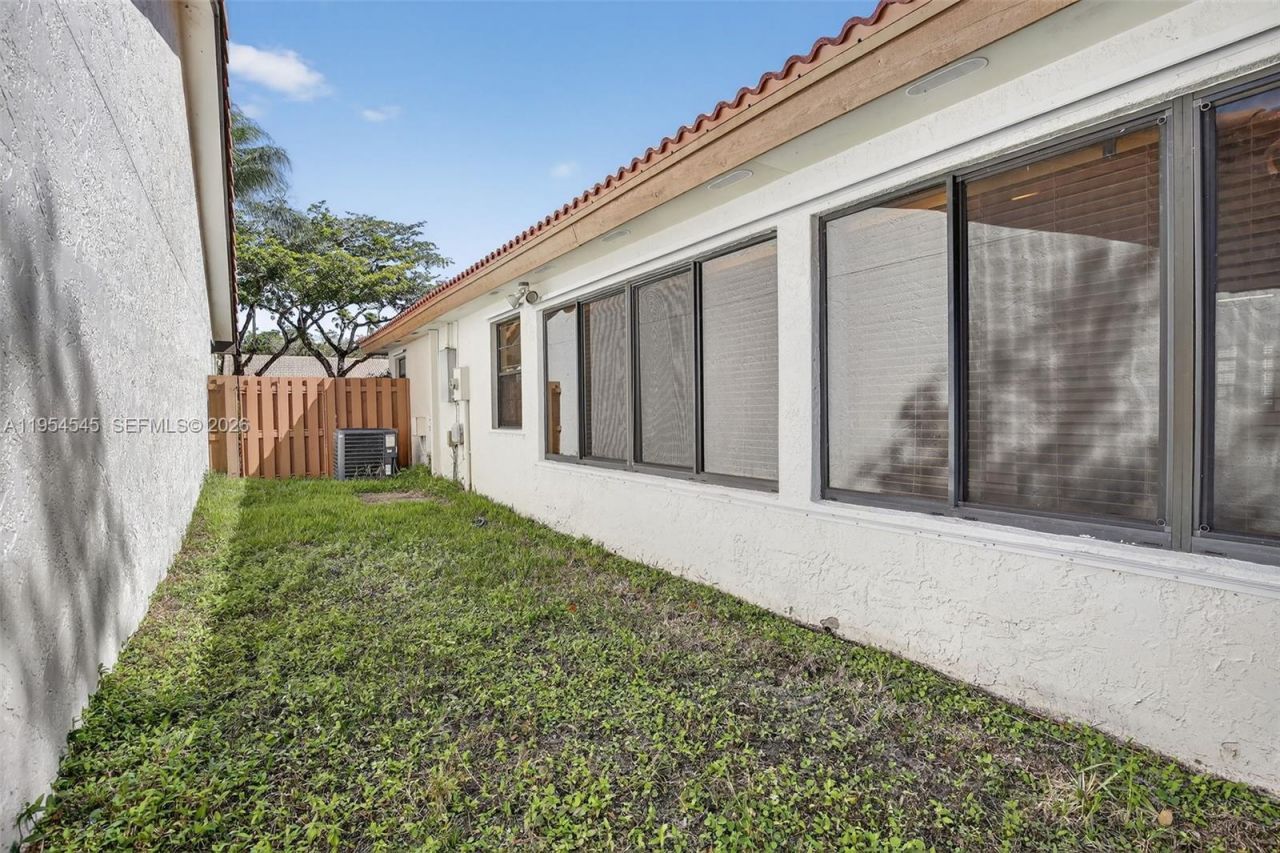 2141 Austin, Weston, FL 33326 Photo