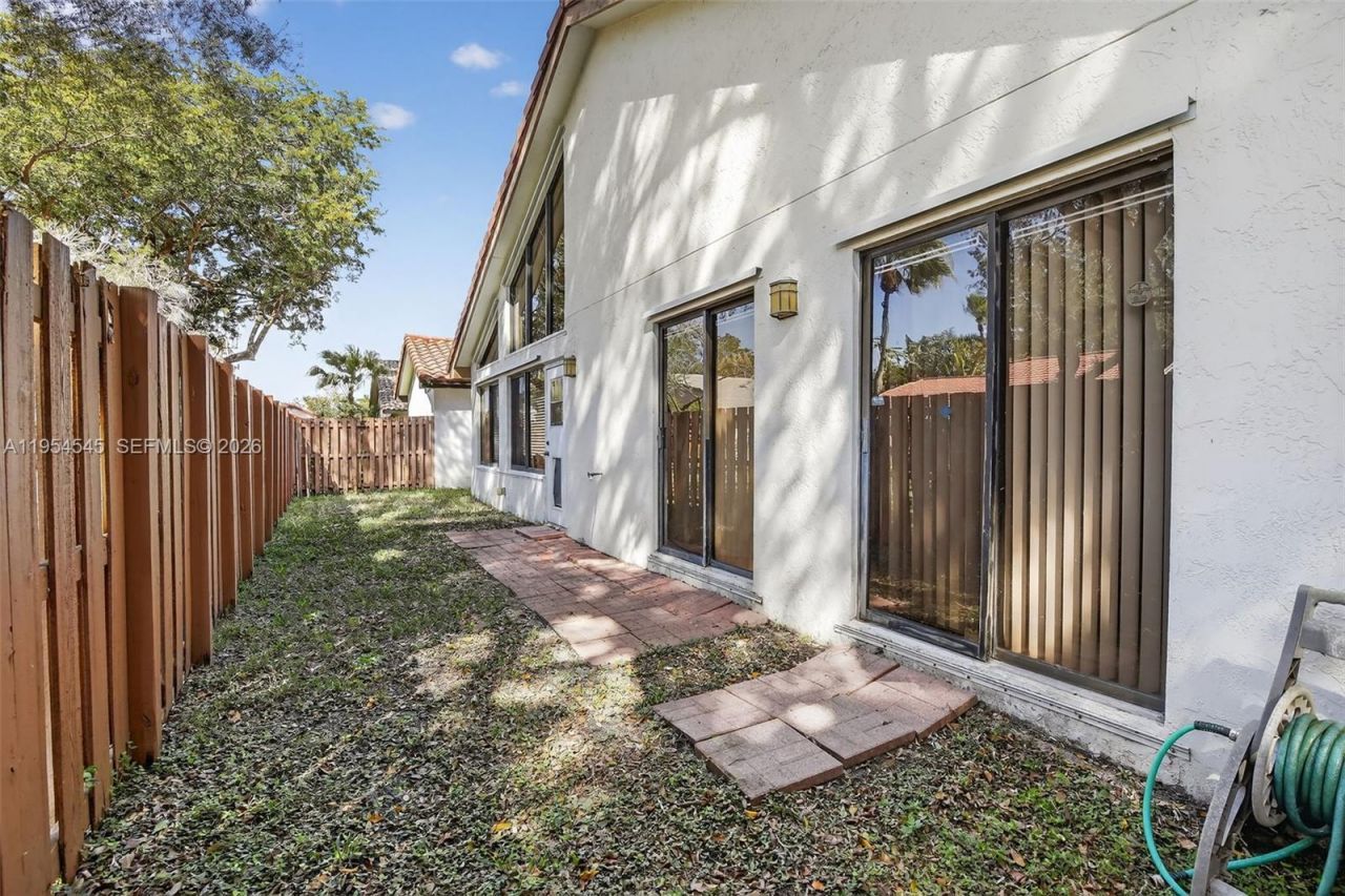 2141 Austin, Weston, FL 33326 Photo