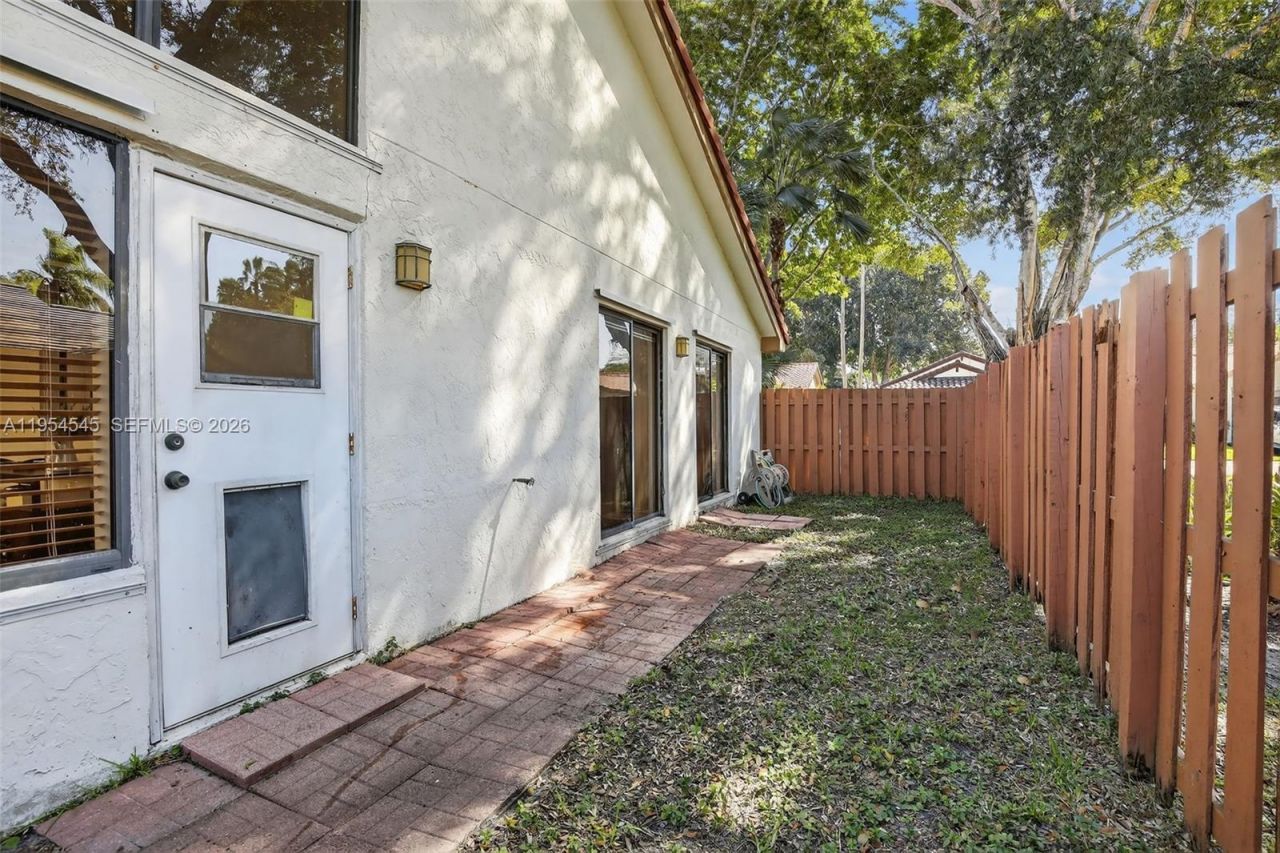 2141 Austin, Weston, FL 33326 Photo