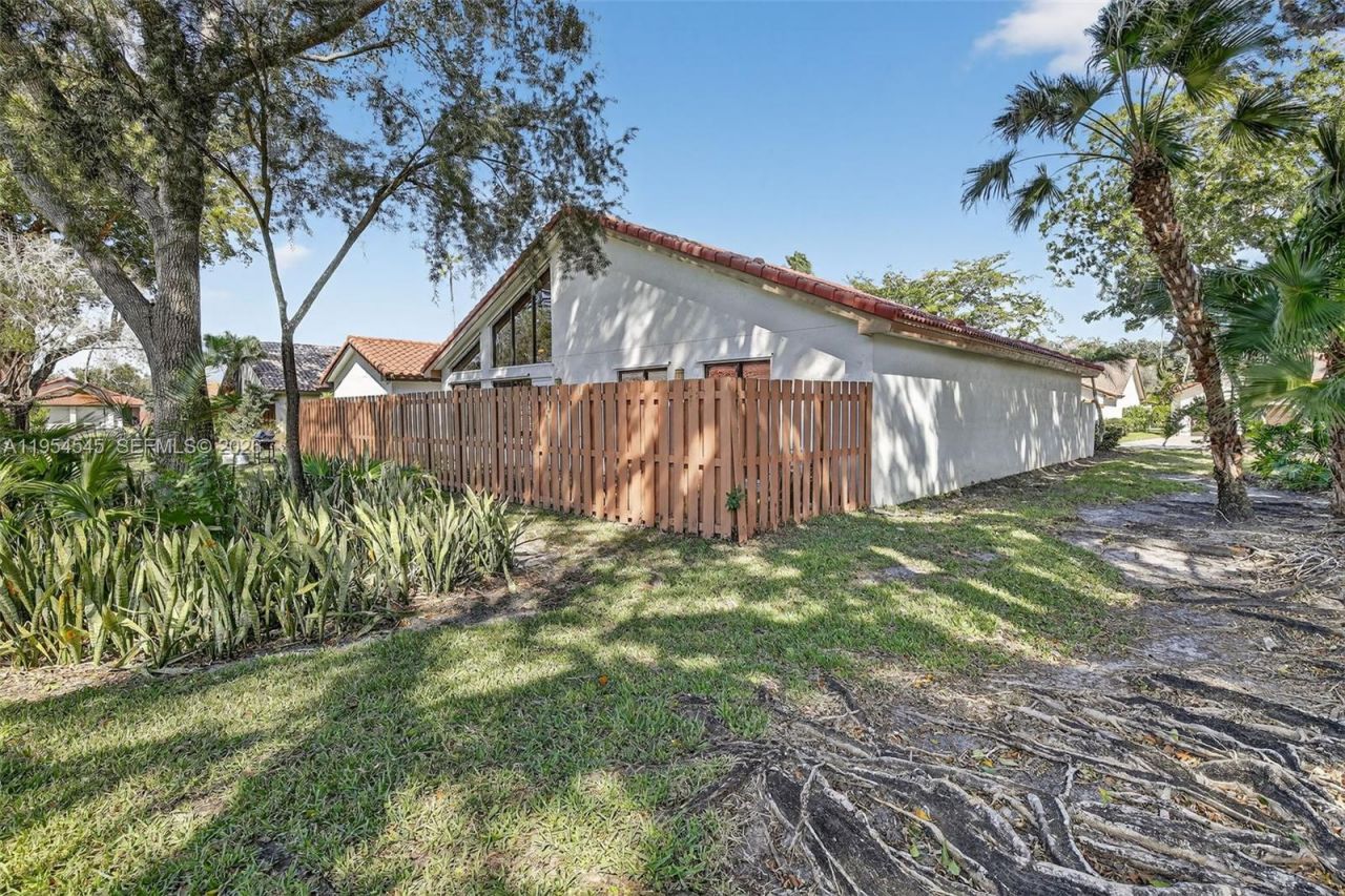 2141 Austin, Weston, FL 33326 Photo