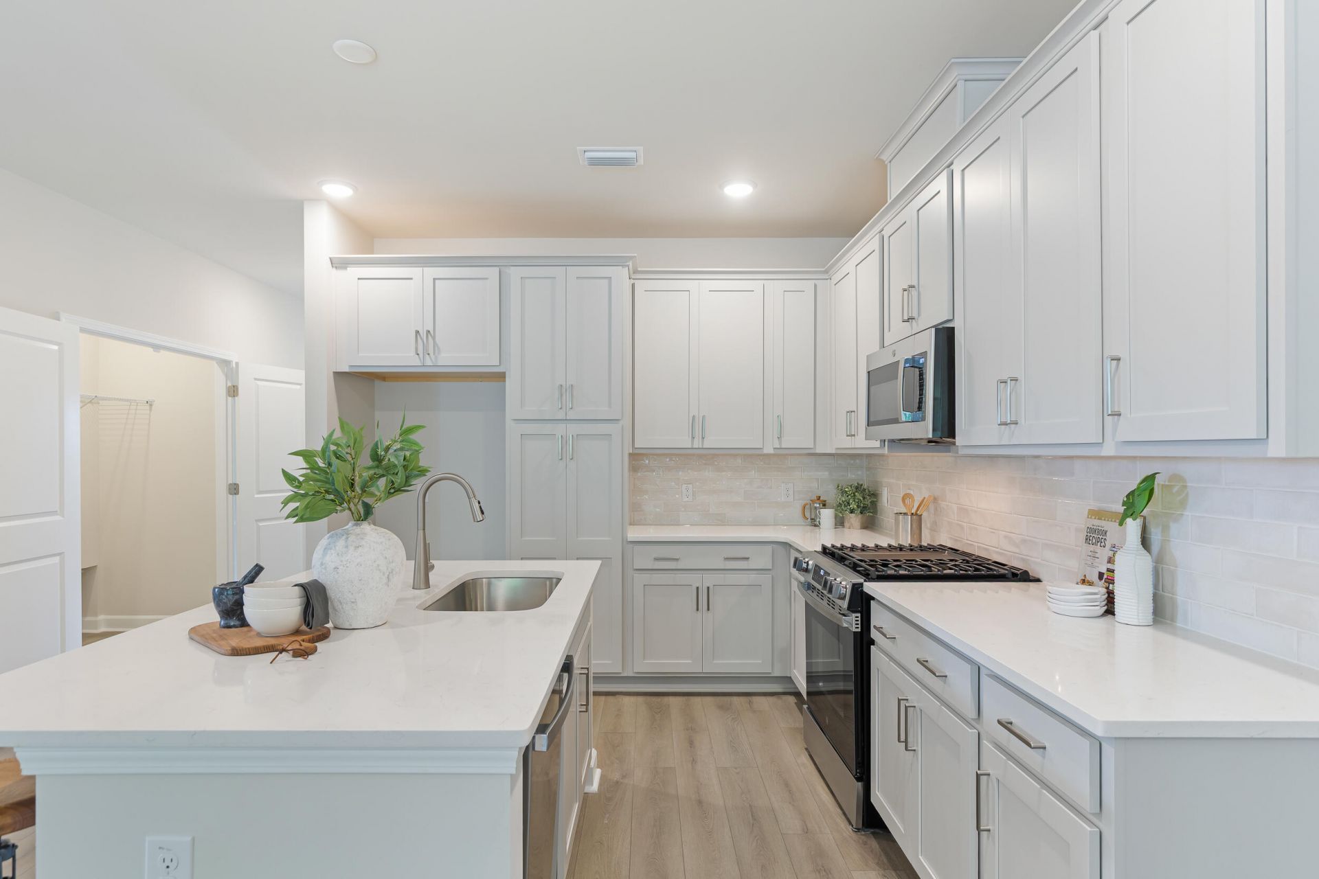 902 Dusk Drive Photo 7