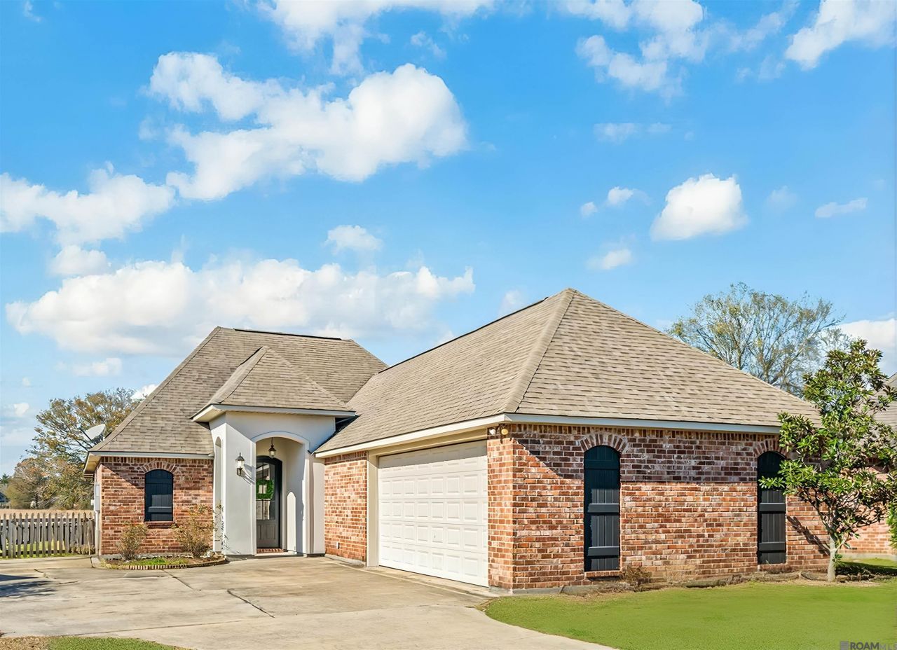31067 Autumn Lake Dr, Walker, LA 70785 Main Photo