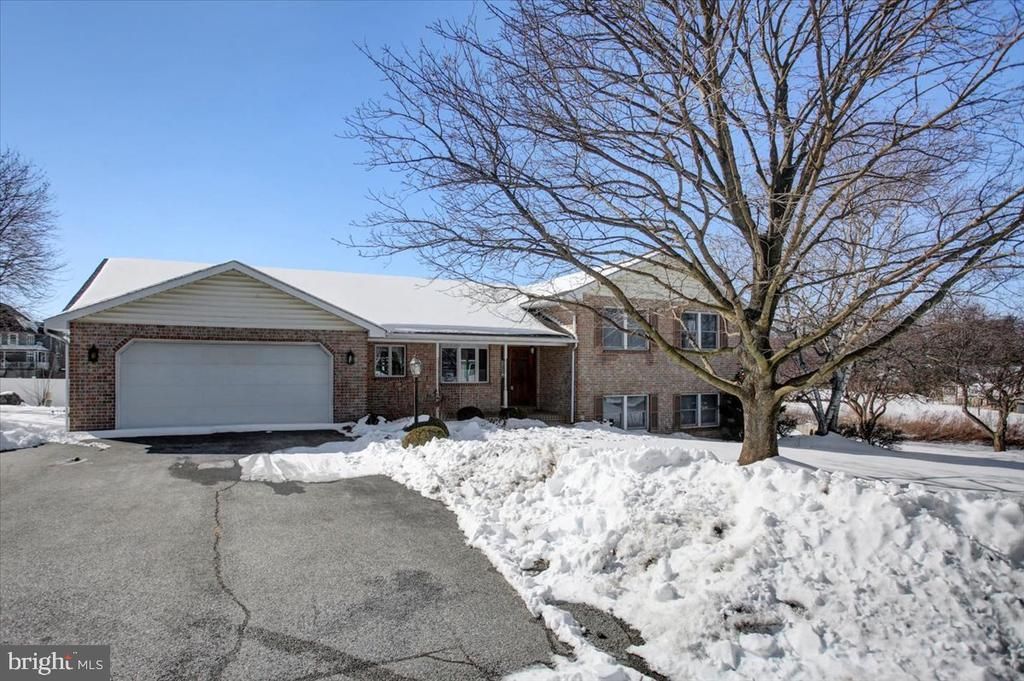 482 Beech Tree Street, Shippensburg, PA 17257 Main Photo