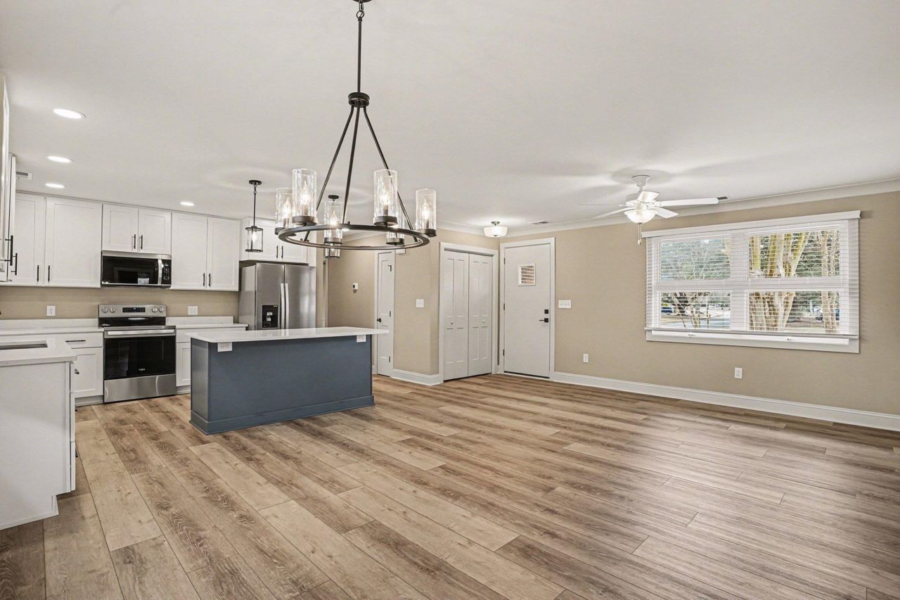 857 Pampas Dr. Photo 6