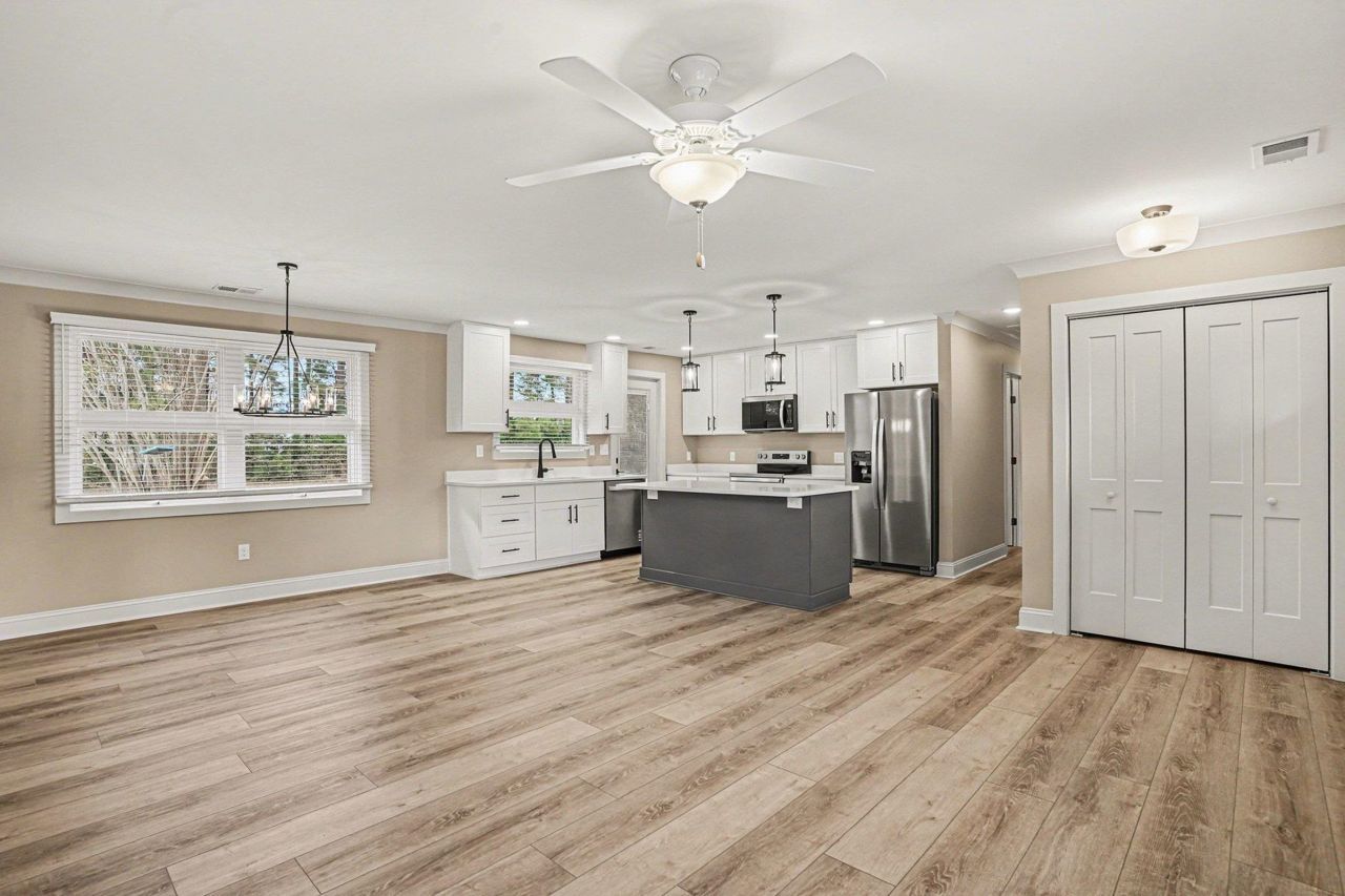 857 Pampas Dr. Photo 8