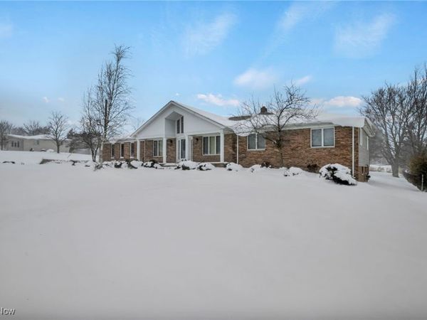 2775 Oakview Circle, Broadview Heights, OH 44147