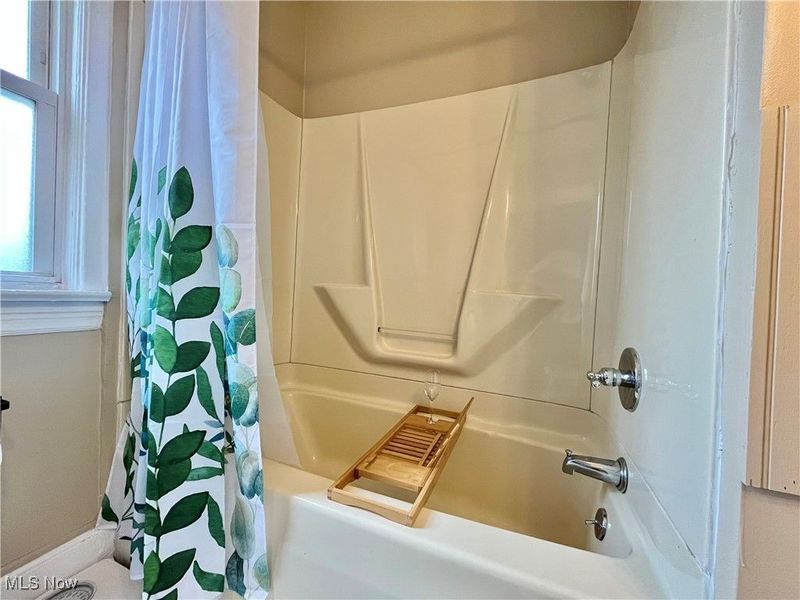 10702 Lamontier Avenue, Cleveland, OH 44104 Photo 16