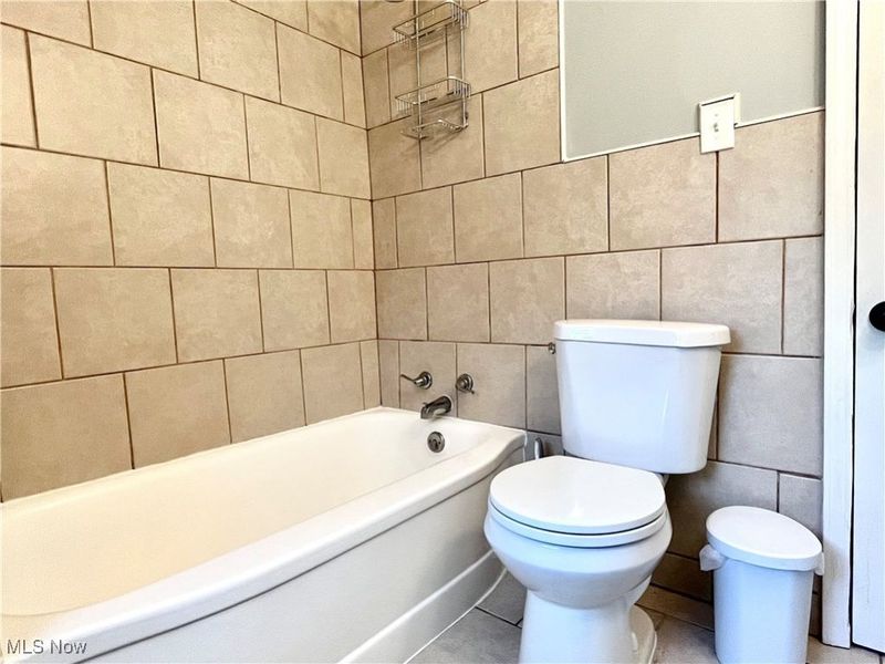 10702 Lamontier Avenue, Cleveland, OH 44104 Photo 24