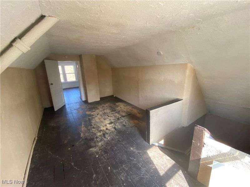 10702 Lamontier Avenue, Cleveland, OH 44104 Photo 26