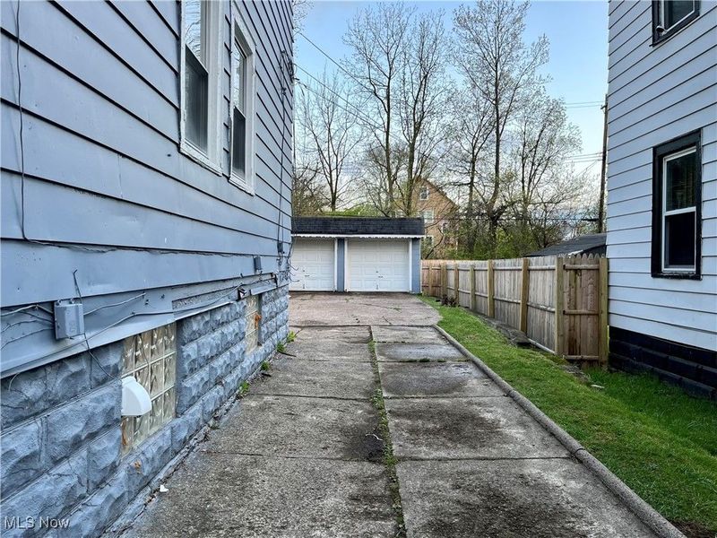 10702 Lamontier Avenue, Cleveland, OH 44104 Photo 30