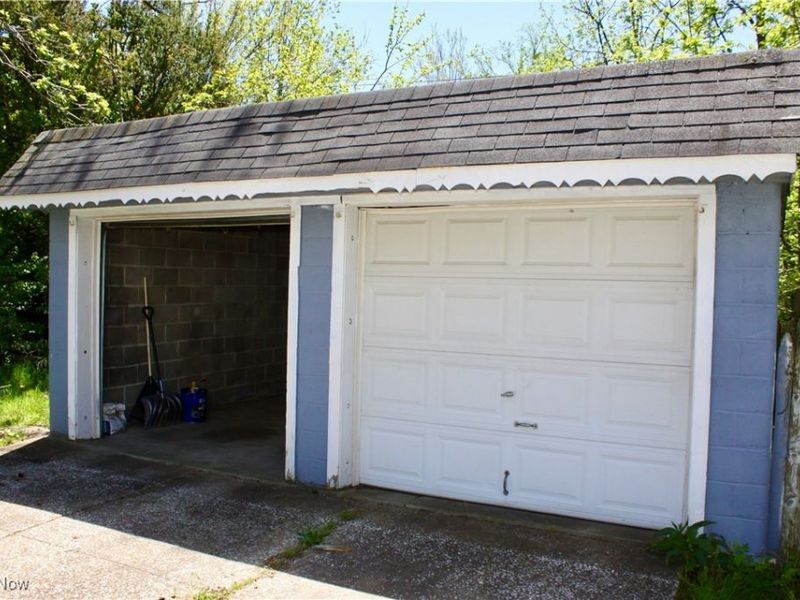 10702 Lamontier Avenue, Cleveland, OH 44104 Photo 34