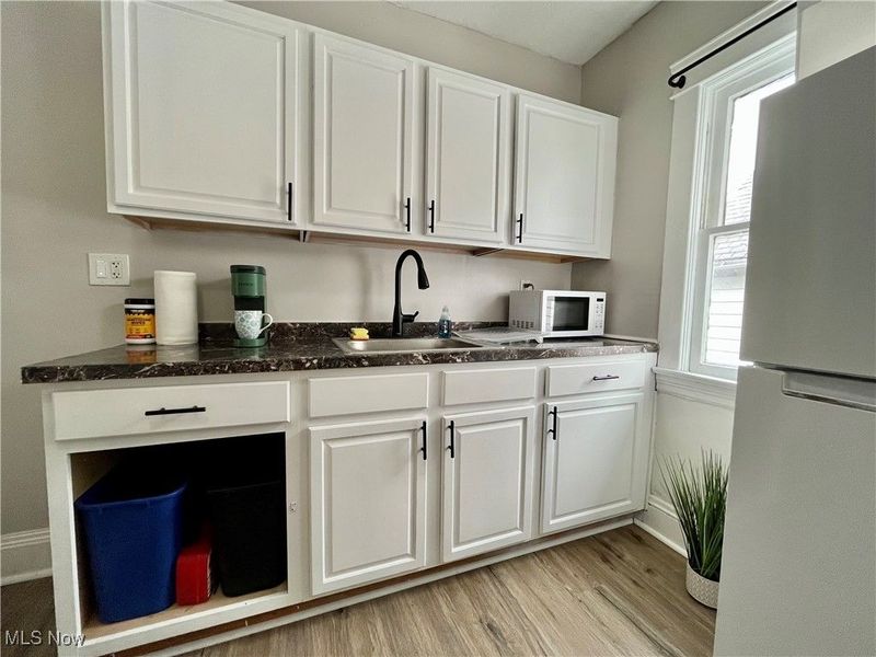 10702 Lamontier Avenue, Cleveland, OH 44104 Photo 9