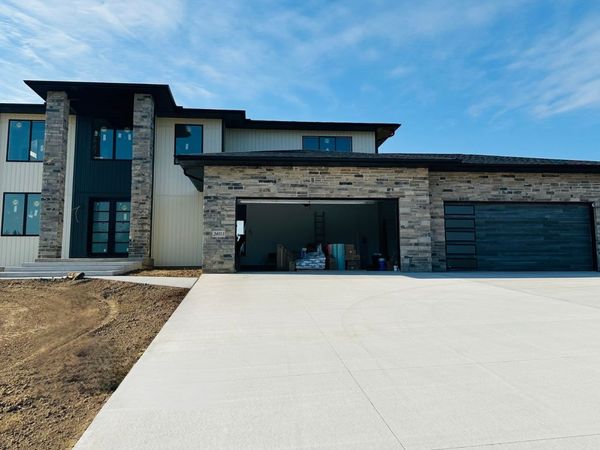 24013 185th Street, Bettendorf, IA 52722