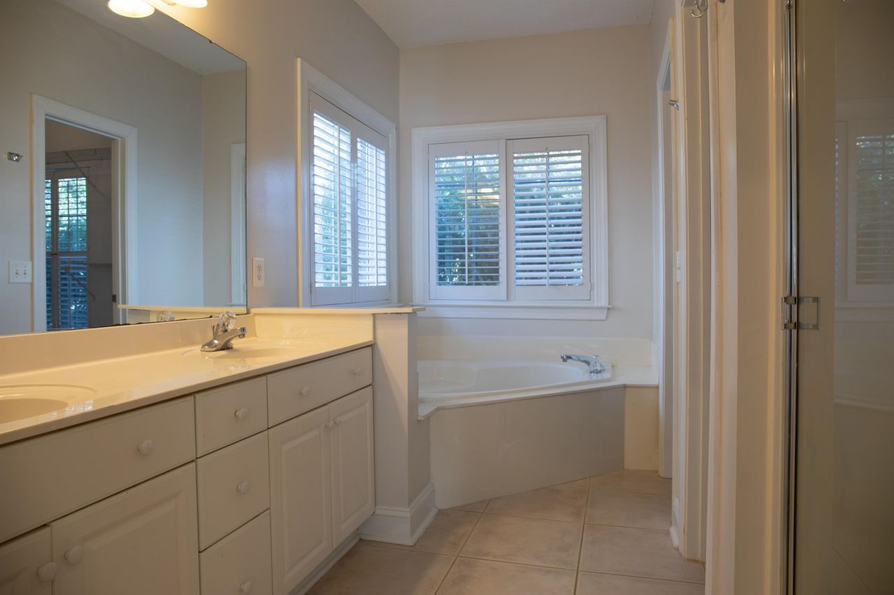 4002 Edenborough Dr. Photo 11