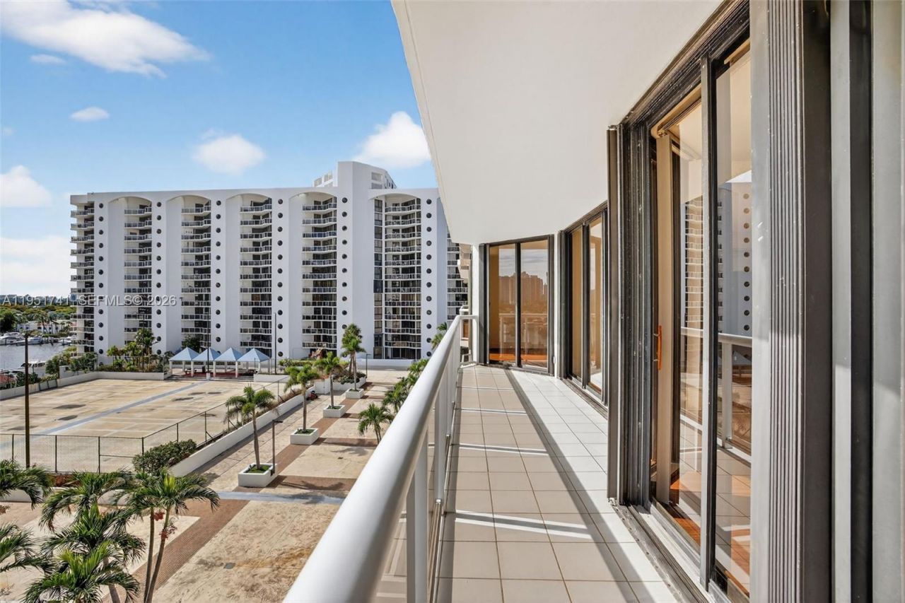 3640 Yacht Club Dr, Unit 708, Aventura, FL 33180 Photo