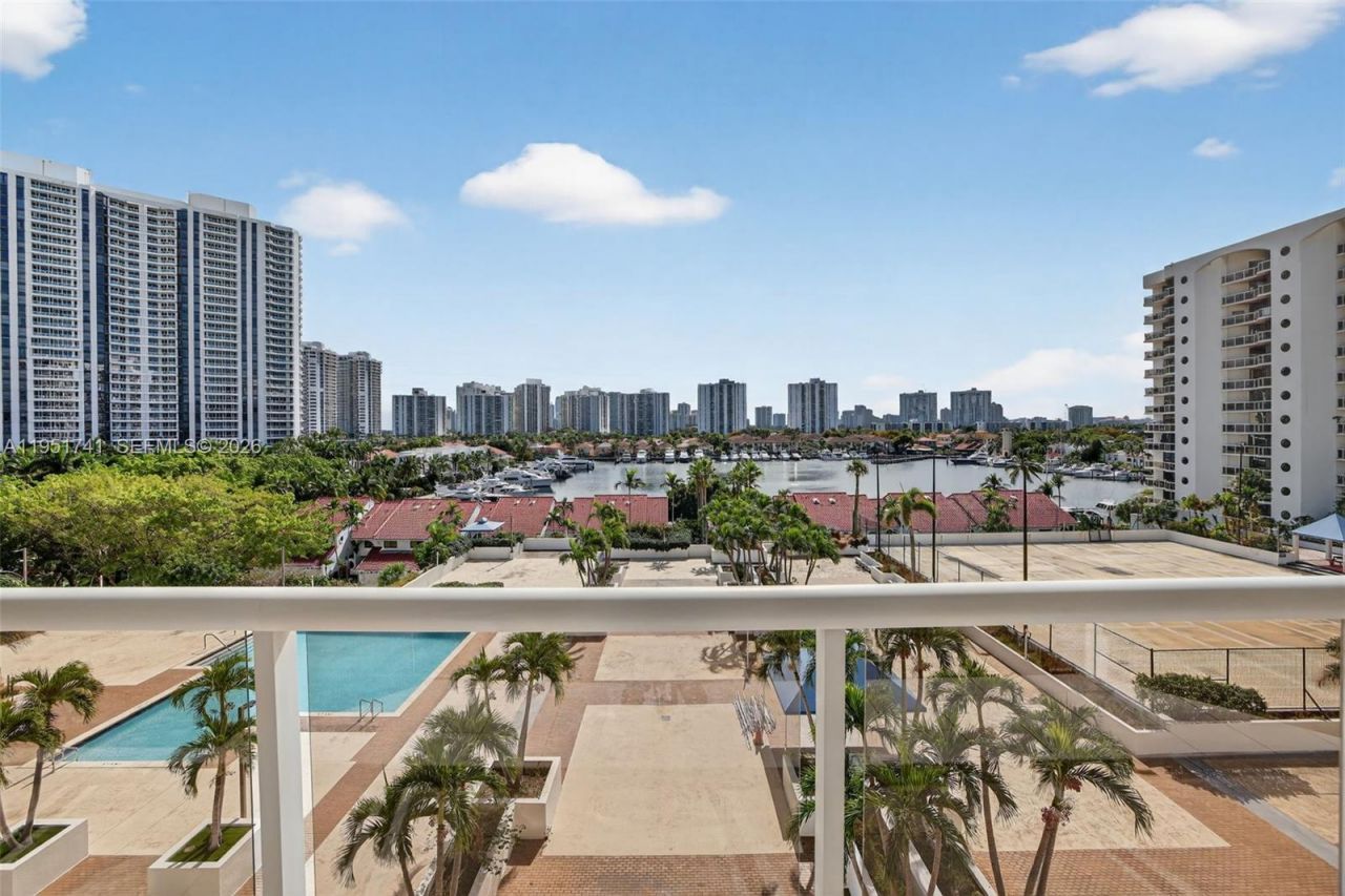 3640 Yacht Club Dr, Unit 708, Aventura, FL 33180 Photo