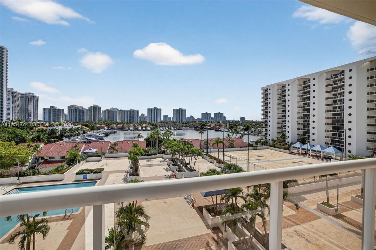 3640 Yacht Club Dr, Unit 708, Aventura, FL 33180 Photo